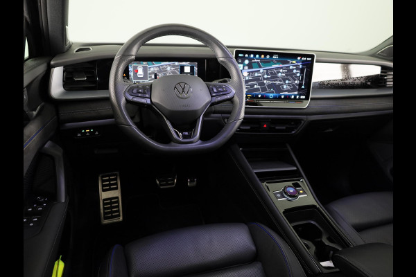 Volkswagen Tayron 1.5 eHybrid R-Line Edition 272 pk Automaat (DSG) | Verlengde garantie | Navigatie | Panoramadak | Trekhaak (wegklapbaar) | Parkeersensoren (Park assist) | Achteruitrijcamera | Black Style pakket | R-Line |