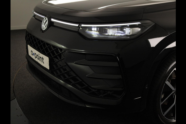 Volkswagen Tayron 1.5 eHybrid R-Line Edition 272 pk Automaat (DSG) | Verlengde garantie | Navigatie | Panoramadak | Trekhaak (wegklapbaar) | Parkeersensoren (Park assist) | Achteruitrijcamera | Black Style pakket | R-Line |