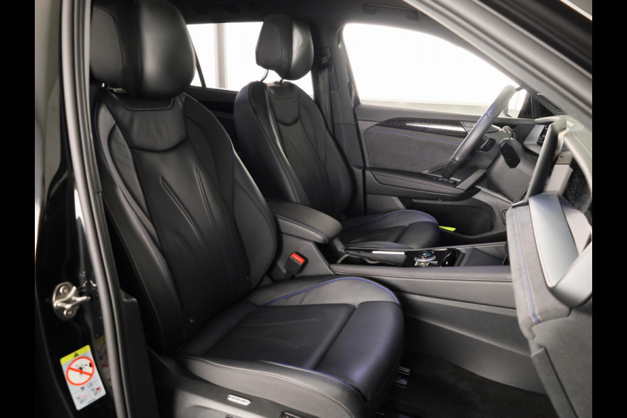 Volkswagen Tayron 1.5 eHybrid R-Line Edition 272 pk Automaat (DSG) | Verlengde garantie | Navigatie | Panoramadak | Trekhaak (wegklapbaar) | Parkeersensoren (Park assist) | Achteruitrijcamera | Black Style pakket | R-Line |