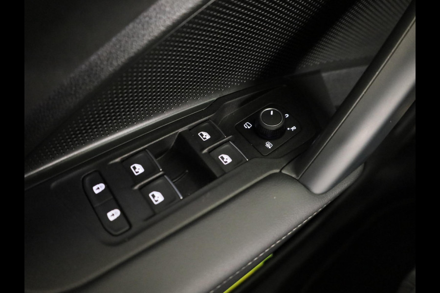 Volkswagen Tayron 1.5 eHybrid R-Line Edition 272 pk Automaat (DSG) | Verlengde garantie | Navigatie | Panoramadak | Trekhaak (wegklapbaar) | Parkeersensoren (Park assist) | Achteruitrijcamera | Black Style pakket | R-Line |