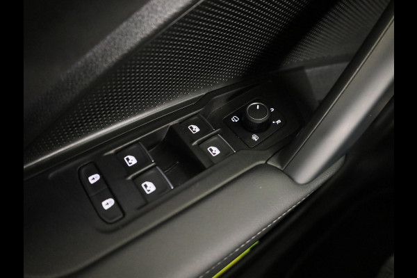 Volkswagen Tayron 1.5 eHybrid R-Line Edition 272 pk Automaat (DSG) | Verlengde garantie | Navigatie | Panoramadak | Trekhaak (wegklapbaar) | Parkeersensoren (Park assist) | Achteruitrijcamera | Black Style pakket | R-Line |