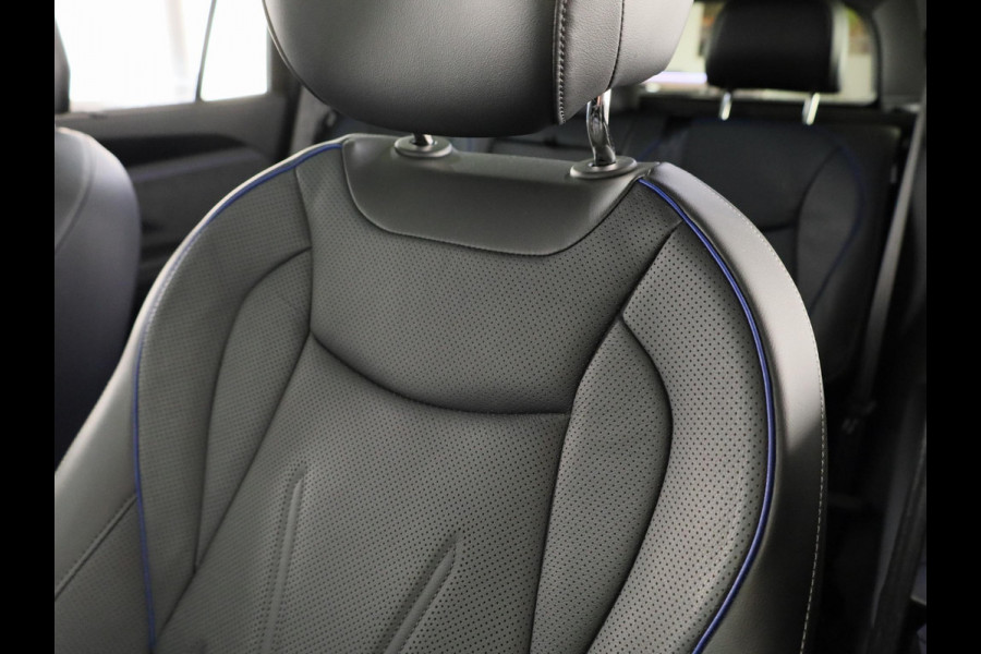 Volkswagen Tayron 1.5 eHybrid R-Line Edition 272 pk Automaat (DSG) | Verlengde garantie | Navigatie | Panoramadak | Trekhaak (wegklapbaar) | Parkeersensoren (Park assist) | Achteruitrijcamera | Black Style pakket | R-Line |
