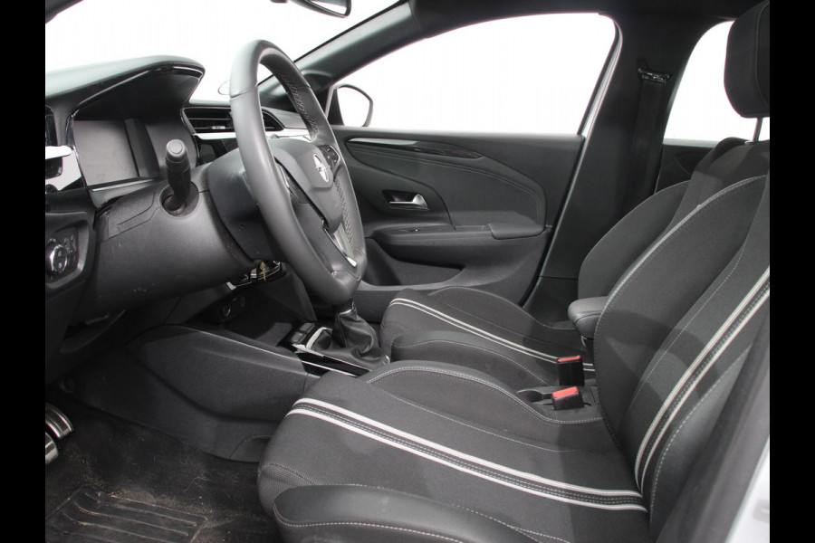 Opel Corsa 1.2 GS Panorama dak Climate Control Achteruitrij Camera Parkeersensoren Cruise control LED Verwarmde voorstoelen Stuurwiel verwarmd Apple carplay/ Android Auto