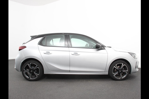 Opel Corsa 1.2 GS Panorama dak Climate Control Achteruitrij Camera Parkeersensoren Cruise control LED Verwarmde voorstoelen Stuurwiel verwarmd Apple carplay/ Android Auto