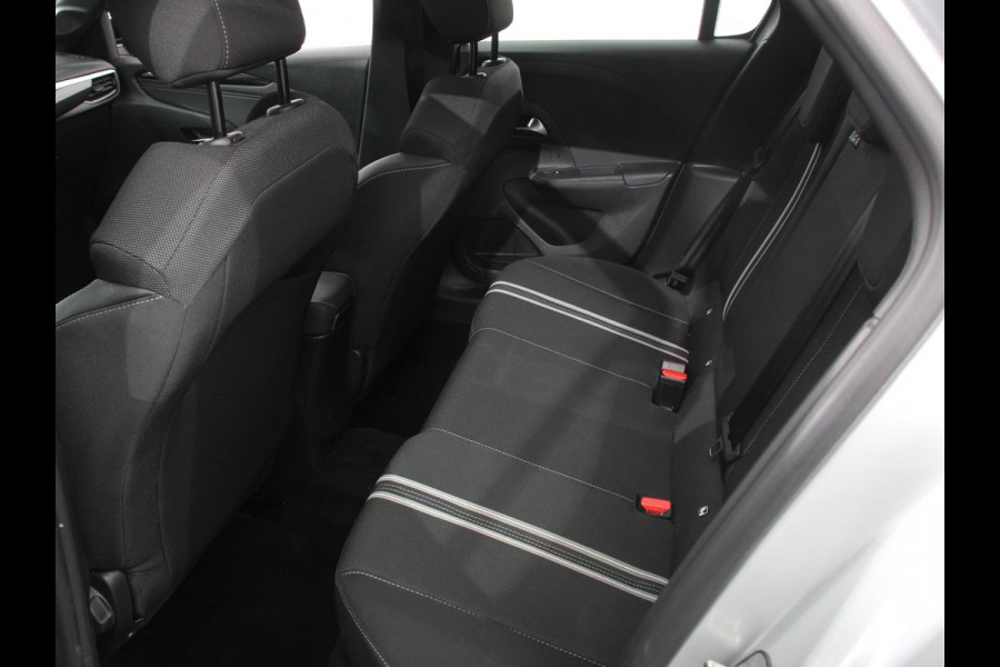 Opel Corsa 1.2 GS Panorama dak Climate Control Achteruitrij Camera Parkeersensoren Cruise control LED Verwarmde voorstoelen Stuurwiel verwarmd Apple carplay/ Android Auto