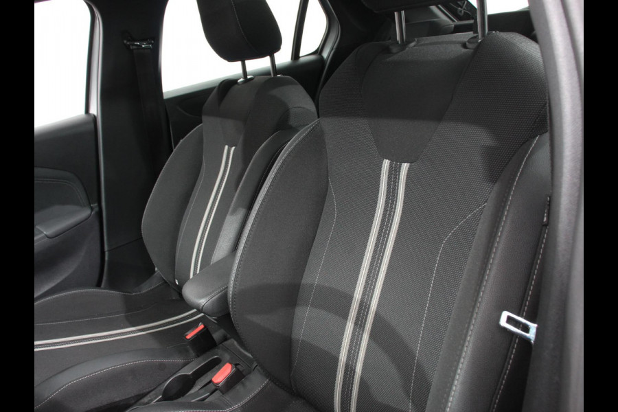 Opel Corsa 1.2 GS Panorama dak Climate Control Achteruitrij Camera Parkeersensoren Cruise control LED Verwarmde voorstoelen Stuurwiel verwarmd Apple carplay/ Android Auto