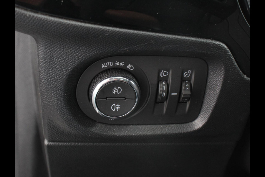 Opel Corsa 1.2 GS Panorama dak Climate Control Achteruitrij Camera Parkeersensoren Cruise control LED Verwarmde voorstoelen Stuurwiel verwarmd Apple carplay/ Android Auto