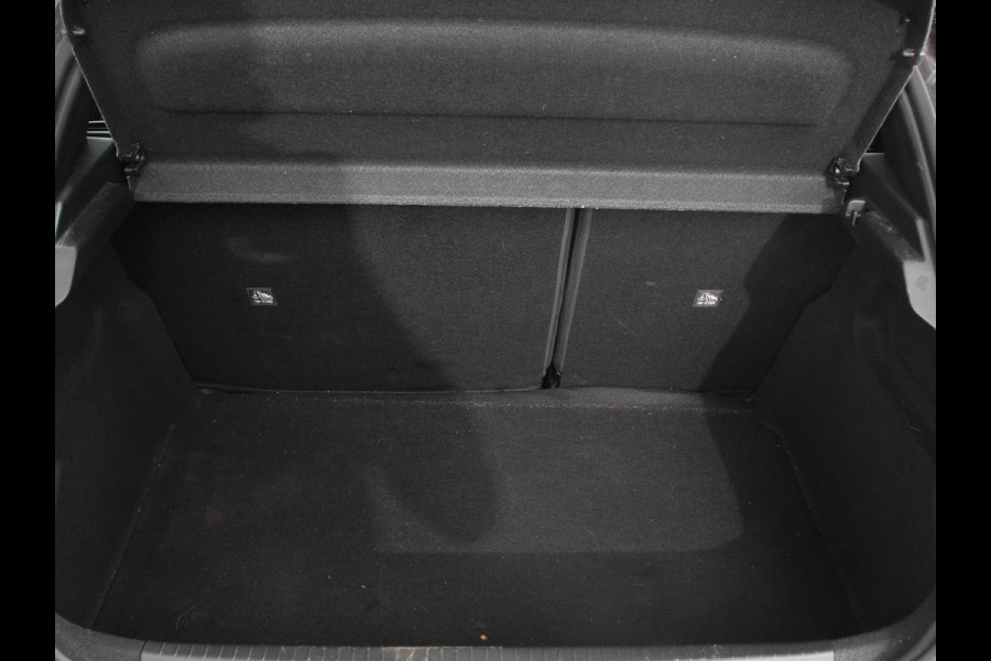 Opel Corsa 1.2 GS Panorama dak Climate Control Achteruitrij Camera Parkeersensoren Cruise control LED Verwarmde voorstoelen Stuurwiel verwarmd Apple carplay/ Android Auto
