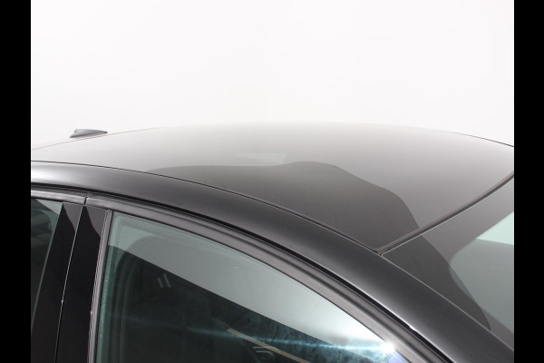 Opel Corsa 1.2 GS Panorama dak Climate Control Achteruitrij Camera Parkeersensoren Cruise control LED Verwarmde voorstoelen Stuurwiel verwarmd Apple carplay/ Android Auto