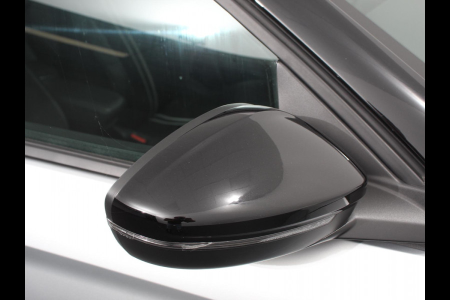 Opel Corsa 1.2 GS Panorama dak Climate Control Achteruitrij Camera Parkeersensoren Cruise control LED Verwarmde voorstoelen Stuurwiel verwarmd Apple carplay/ Android Auto