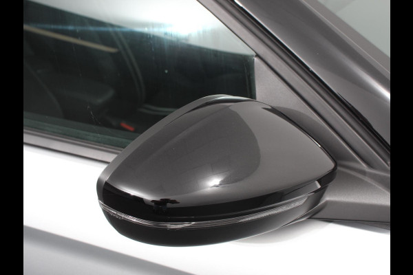 Opel Corsa 1.2 GS Panorama dak Climate Control Achteruitrij Camera Parkeersensoren Cruise control LED Verwarmde voorstoelen Stuurwiel verwarmd Apple carplay/ Android Auto