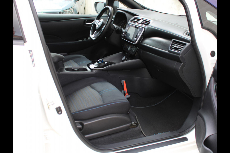 Nissan Leaf N-Connecta 40 kWh | APPLE CARPLAY / ADNROID AUTO | STOELVERWARMING | ADAPTIEVE CRUISE CONTROL |
