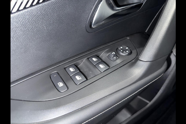 Peugeot 2008 1.2 Puretech Allure 100pk Navigatie Apple Carplay Android Auto Parkeersensoren Cruise Control Stoelverwarming Climate Control Lichtmetalen velgen