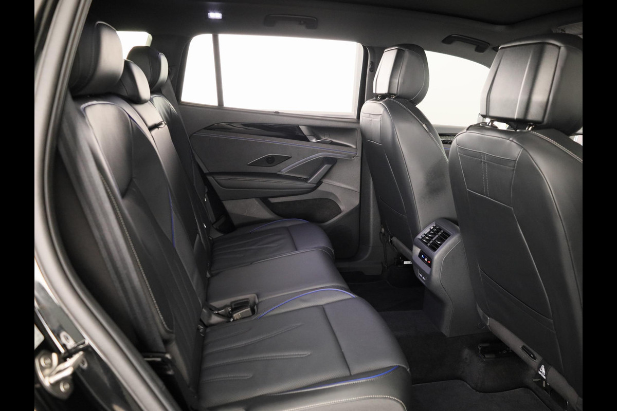 Volkswagen Tayron 1.5 eHybrid R-Line Edition 272 pk Automaat (DSG) | Verlengde garantie | Navigatie | Panoramadak | Trekhaak (wegklapbaar) | Parkeersensoren (Park assist) | Rondomzicht camera | Lederen bekleding | R-Line |