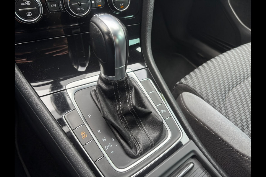 Volkswagen Golf 1.5 TSI Highline Business R-Line | Automaat | Parkeersensoren | Apple Carplay | Adaptieve Cruise
