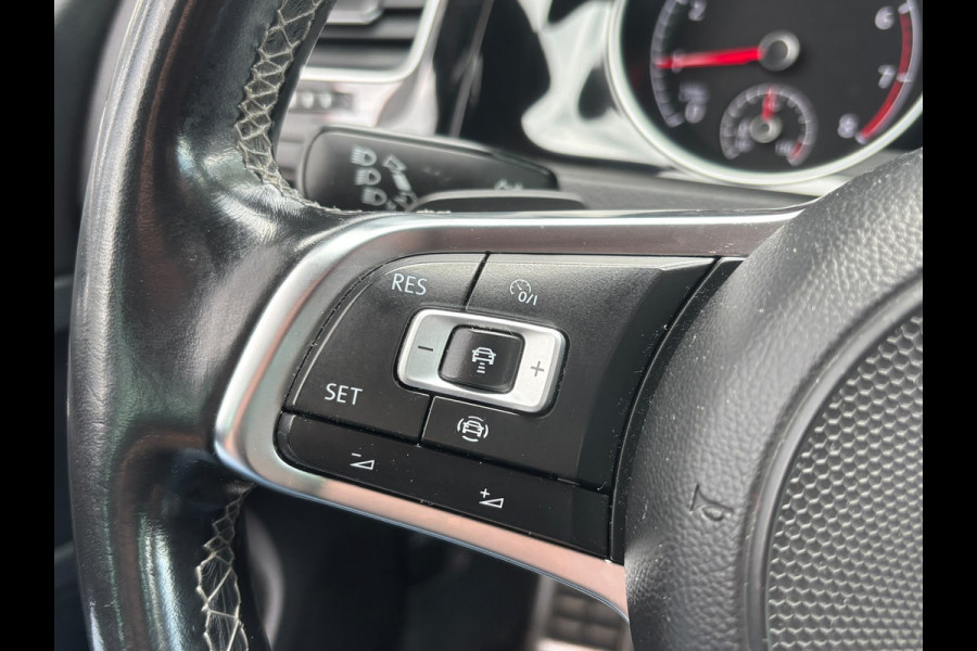 Volkswagen Golf 1.5 TSI Highline Business R-Line | Automaat | Parkeersensoren | Apple Carplay | Adaptieve Cruise