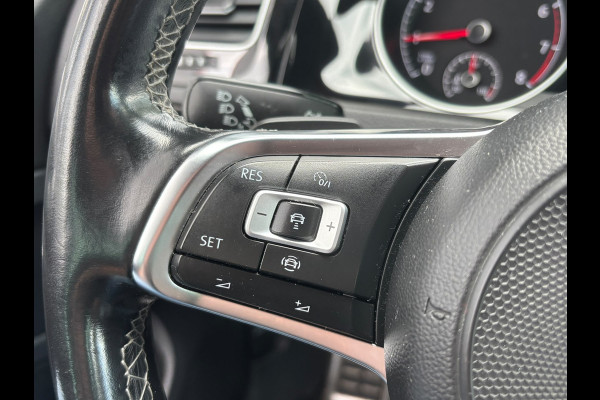 Volkswagen Golf 1.5 TSI Highline Business R-Line | Automaat | Parkeersensoren | Apple Carplay | Adaptieve Cruise