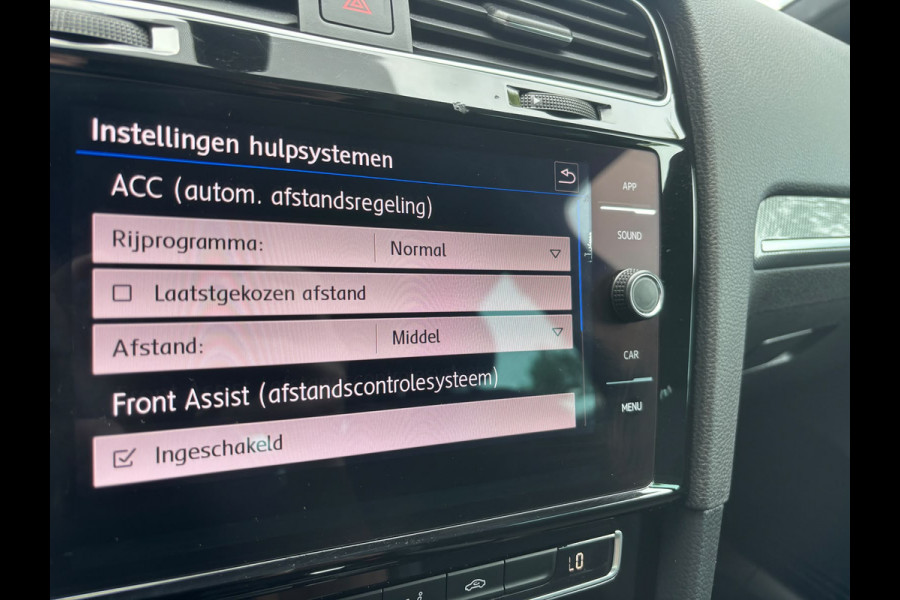 Volkswagen Golf 1.5 TSI Highline Business R-Line | Automaat | Parkeersensoren | Apple Carplay | Adaptieve Cruise