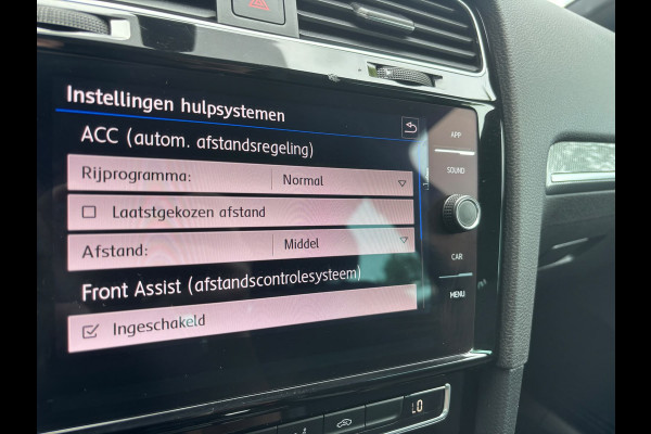 Volkswagen Golf 1.5 TSI Highline Business R-Line | Automaat | Parkeersensoren | Apple Carplay | Adaptieve Cruise