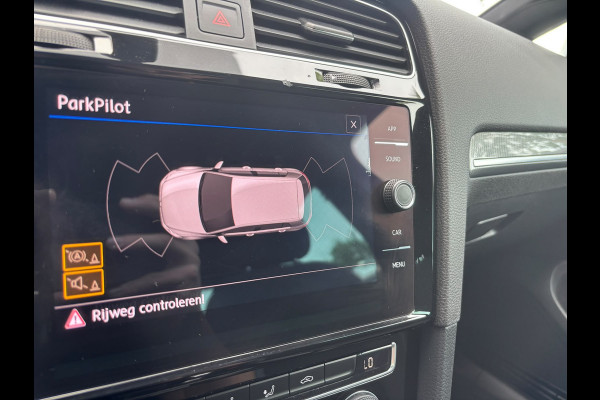 Volkswagen Golf 1.5 TSI Highline Business R-Line | Automaat | Parkeersensoren | Apple Carplay | Adaptieve Cruise