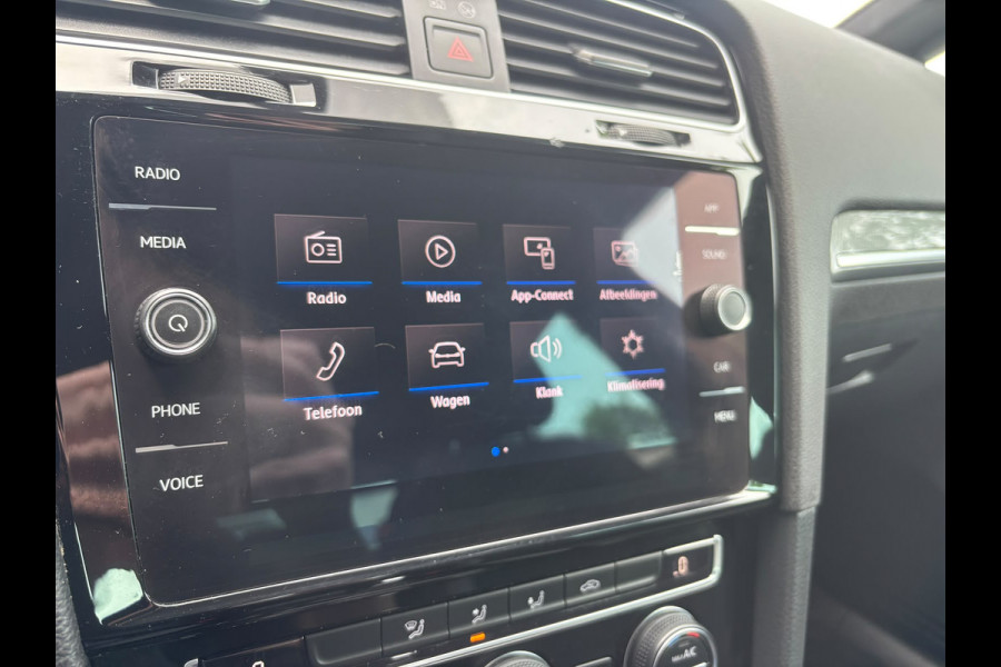 Volkswagen Golf 1.5 TSI Highline Business R-Line | Automaat | Parkeersensoren | Apple Carplay | Adaptieve Cruise