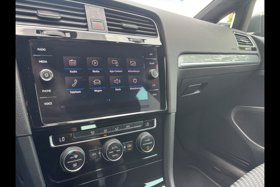 Volkswagen Golf 1.5 TSI Highline Business R-Line | Automaat | Parkeersensoren | Apple Carplay | Adaptieve Cruise