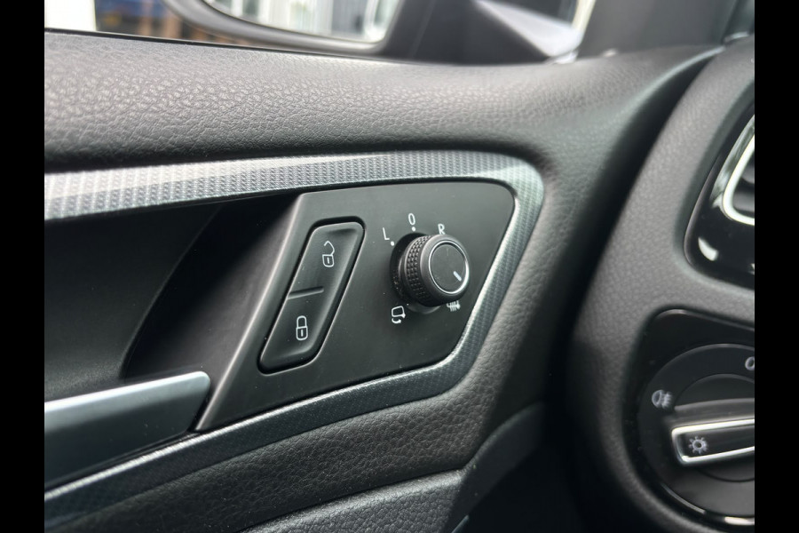 Volkswagen Golf 1.5 TSI Highline Business R-Line | Automaat | Parkeersensoren | Apple Carplay | Adaptieve Cruise