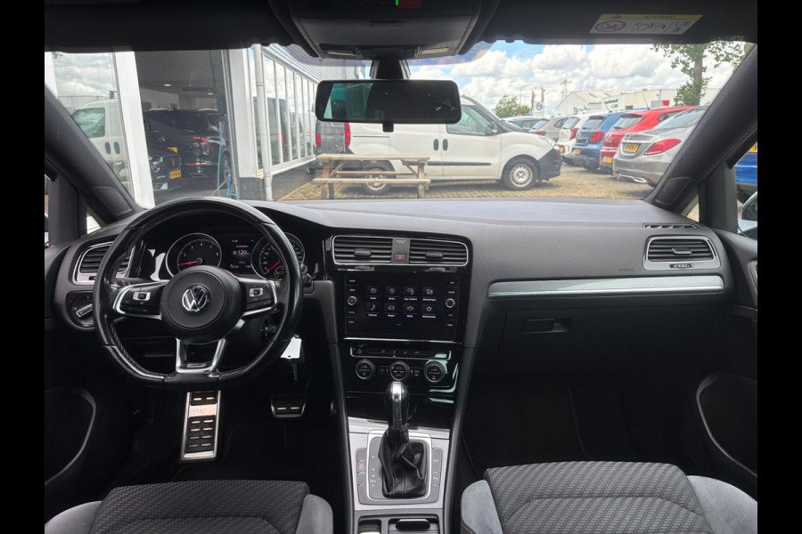 Volkswagen Golf 1.5 TSI Highline Business R-Line | Automaat | Parkeersensoren | Apple Carplay | Adaptieve Cruise