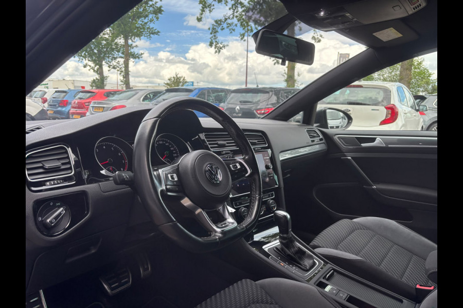 Volkswagen Golf 1.5 TSI Highline Business R-Line | Automaat | Parkeersensoren | Apple Carplay | Adaptieve Cruise