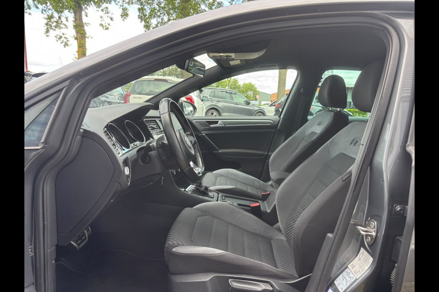 Volkswagen Golf 1.5 TSI Highline Business R-Line | Automaat | Parkeersensoren | Apple Carplay | Adaptieve Cruise