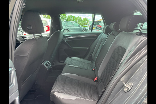 Volkswagen Golf 1.5 TSI Highline Business R-Line | Automaat | Parkeersensoren | Apple Carplay | Adaptieve Cruise