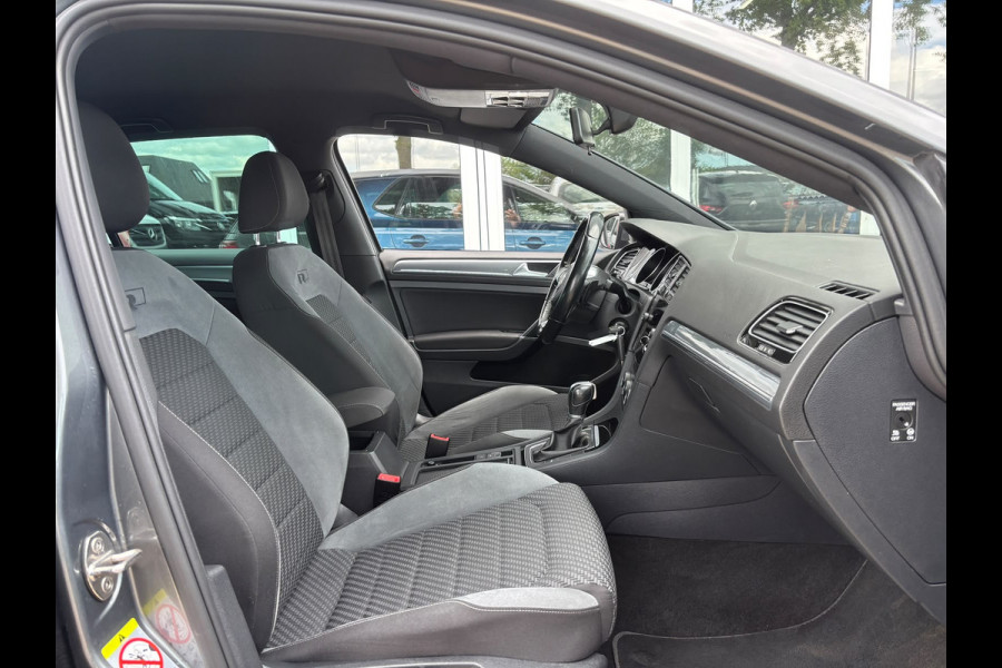 Volkswagen Golf 1.5 TSI Highline Business R-Line | Automaat | Parkeersensoren | Apple Carplay | Adaptieve Cruise