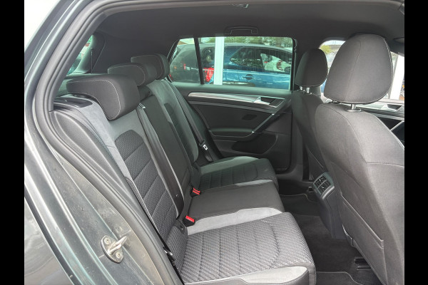 Volkswagen Golf 1.5 TSI Highline Business R-Line | Automaat | Parkeersensoren | Apple Carplay | Adaptieve Cruise
