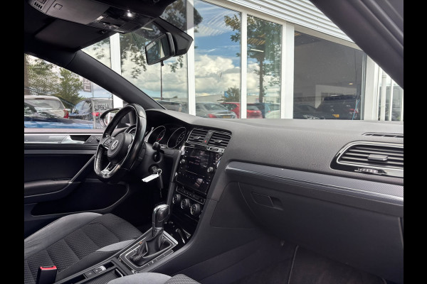 Volkswagen Golf 1.5 TSI Highline Business R-Line | Automaat | Parkeersensoren | Apple Carplay | Adaptieve Cruise