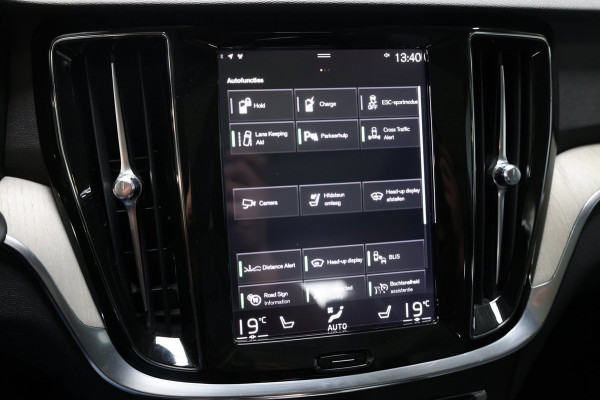Volvo V60 2.0 T8 Twin Engine AWD R-Design BTW/LED/VIRTUAL/PANO/LEER+S.VERWARMING+MEMORY/KEYLES/CAM/HUD/LINE/ACC/12 MDN GARANTIE!