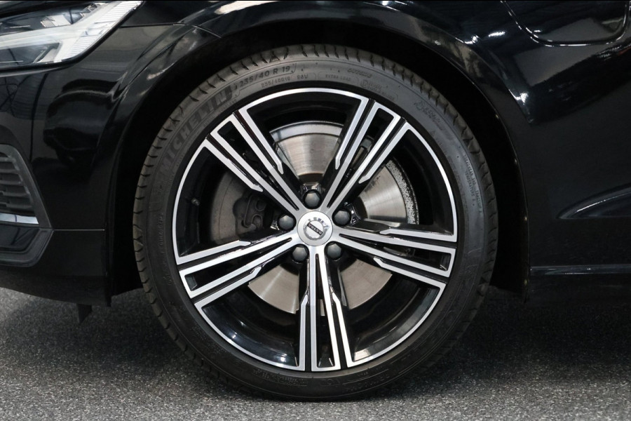 Volvo V60 2.0 T8 Twin Engine AWD R-Design BTW/LED/VIRTUAL/PANO/LEER+S.VERWARMING+MEMORY/KEYLES/CAM/HUD/LINE/ACC/12 MDN GARANTIE!