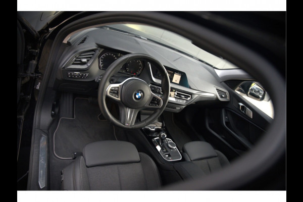 BMW 1-serie 118i Executive Sportline | Cruise Contol | Ambiance Verlichting | Navigatie | Keyless | Parkeersensoren | DAB | Climate Control | LED | BTW