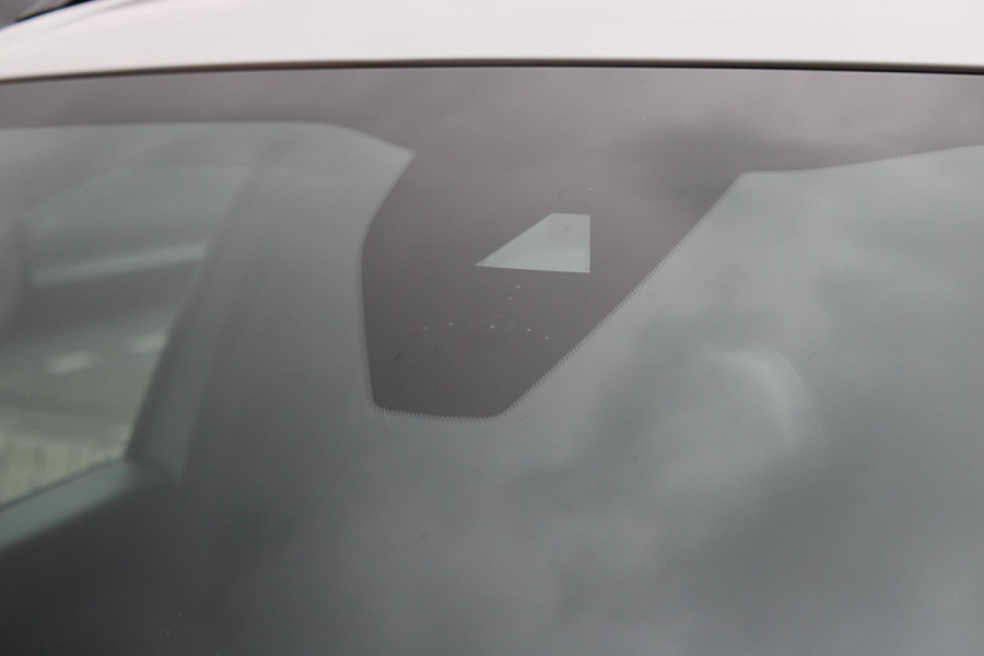 Peugeot 2008 1.2 100PK ALLURE PACK | NAVIGATIE 10" TOUCHSCREEN| ACHTERUITRIJ CAMERA | 3-D INSTRUMENTENPANEEL | APPLE CARPLAY/ANDROID AUTO | LICHTMETALEN VELGEN 17" | DAB+ RADIO | CRUISE CONTROL | GETINTE RUITEN |