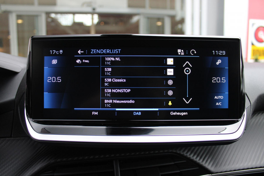 Peugeot 2008 1.2 100PK ALLURE PACK | NAVIGATIE 10" TOUCHSCREEN| ACHTERUITRIJ CAMERA | 3-D INSTRUMENTENPANEEL | APPLE CARPLAY/ANDROID AUTO | LICHTMETALEN VELGEN 17" | DAB+ RADIO | CRUISE CONTROL | GETINTE RUITEN |