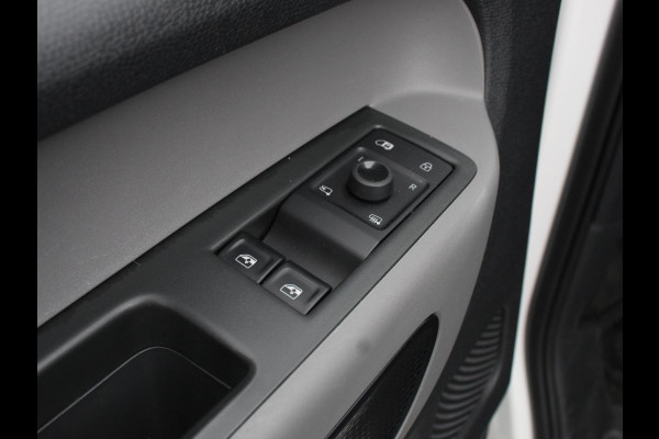 Volkswagen ID. Buzz Cargo 77 kWh Navigatie Apple Carplay Android Auto Parkeersensoren Adaptive Cruise Control Climate Control Lichtmetalen velgen LED