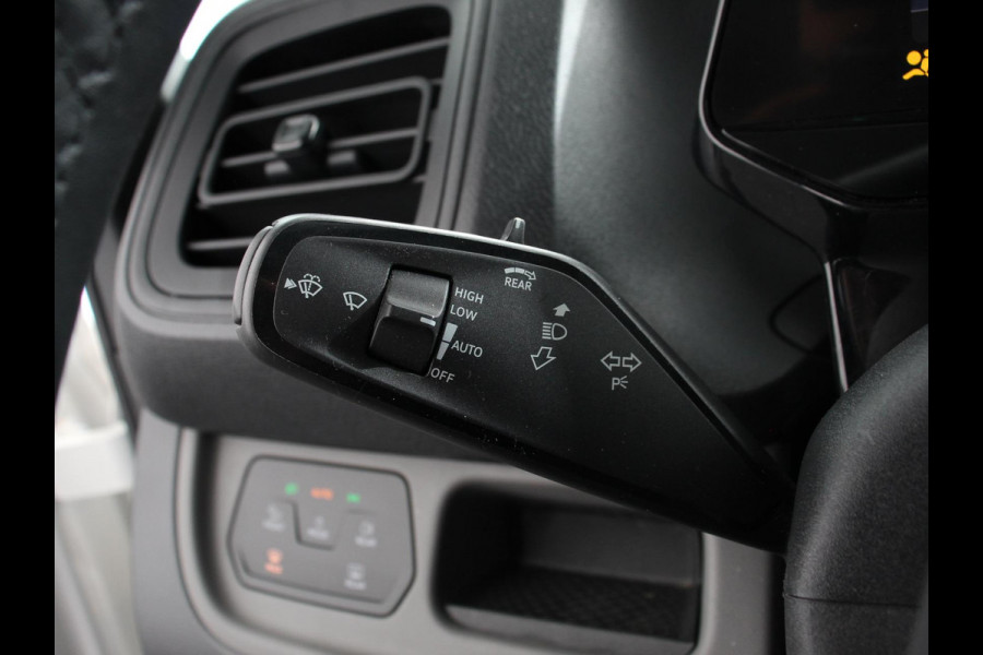 Volkswagen ID. Buzz Cargo 77 kWh Navigatie Apple Carplay Android Auto Parkeersensoren Adaptive Cruise Control Climate Control Lichtmetalen velgen LED