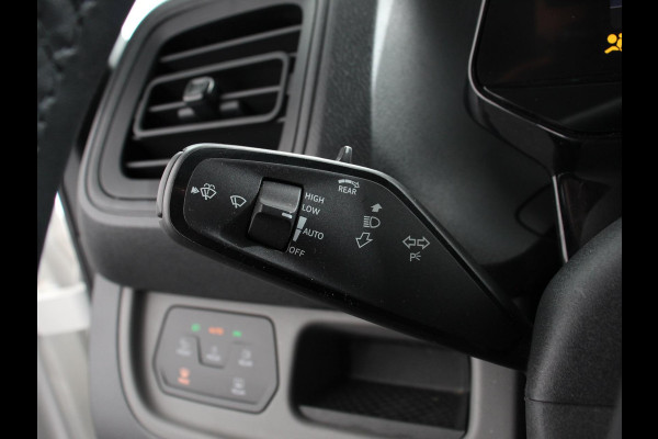 Volkswagen ID. Buzz Cargo 77 kWh Navigatie Apple Carplay Android Auto Parkeersensoren Adaptive Cruise Control Climate Control Lichtmetalen velgen LED