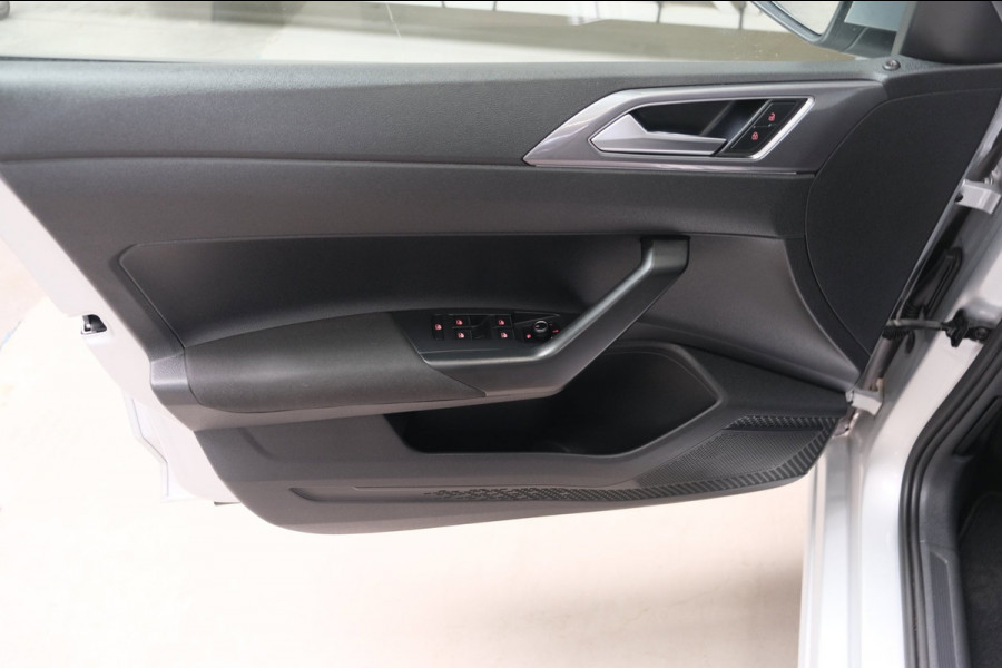Volkswagen Polo 1.0 TSI Highline - N.A.P. Airco, Cruise, Carplay, Navi, PDC.