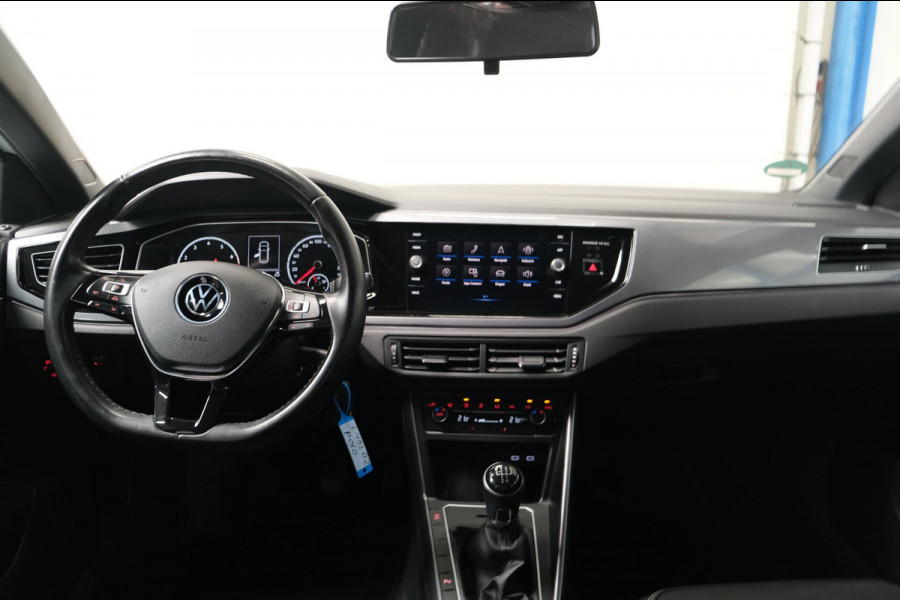 Volkswagen Polo 1.0 TSI Highline - N.A.P. Airco, Cruise, Carplay, Navi, PDC.