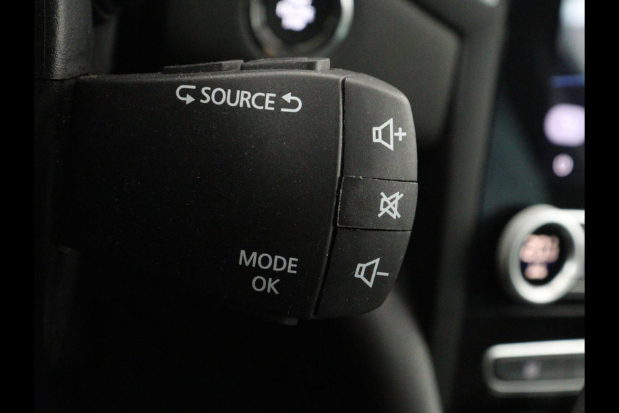 Renault Mégane 1.3 TCe Intens | Leder | Head-Up | Camera | DAB | Carplay | Stoelverwarming | Climate control | 17'' | Stuurverwarming | Cruise Control | Elektrische stoelen | Navigatie | Full LED | Keyless