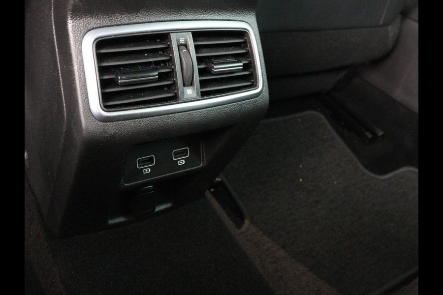 Renault Mégane 1.3 TCe Intens | Leder | Head-Up | Camera | DAB | Carplay | Stoelverwarming | Climate control | 17'' | Stuurverwarming | Cruise Control | Elektrische stoelen | Navigatie | Full LED | Keyless