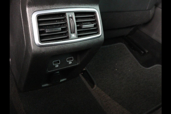 Renault Mégane 1.3 TCe Intens | Leder | Head-Up | Camera | DAB | Carplay | Stoelverwarming | Climate control | 17'' | Stuurverwarming | Cruise Control | Elektrische stoelen | Navigatie | Full LED | Keyless