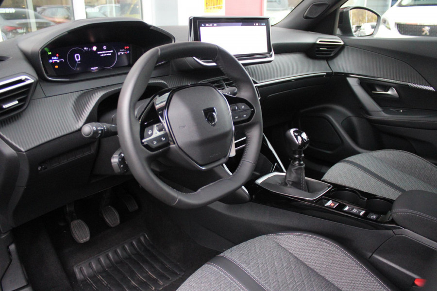 Peugeot 2008 1.2 100PK ALLURE | TREKHAAK | CAMERA VOOR + ACHTER | NAVIGATIE | DRAADLOZE APPLE CARPLAY/ANDROID AUTO | LED KOPLAMPEN | ALL SEASON BANDEN | ADAPTIVE CRUISE CONTROL | DODEHOEK BEWAKING |