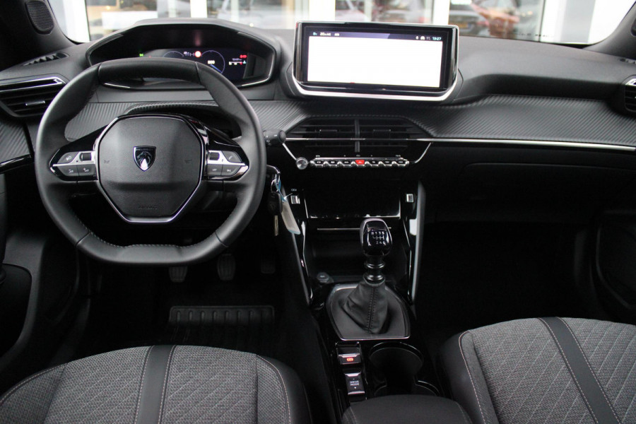 Peugeot 2008 1.2 100PK ALLURE | TREKHAAK | CAMERA VOOR + ACHTER | NAVIGATIE | DRAADLOZE APPLE CARPLAY/ANDROID AUTO | LED KOPLAMPEN | ALL SEASON BANDEN | ADAPTIVE CRUISE CONTROL | DODEHOEK BEWAKING |