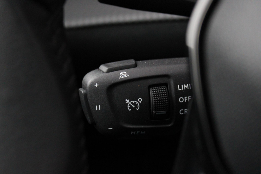 Peugeot 2008 1.2 100PK ALLURE | TREKHAAK | CAMERA VOOR + ACHTER | NAVIGATIE | DRAADLOZE APPLE CARPLAY/ANDROID AUTO | LED KOPLAMPEN | ALL SEASON BANDEN | ADAPTIVE CRUISE CONTROL | DODEHOEK BEWAKING |